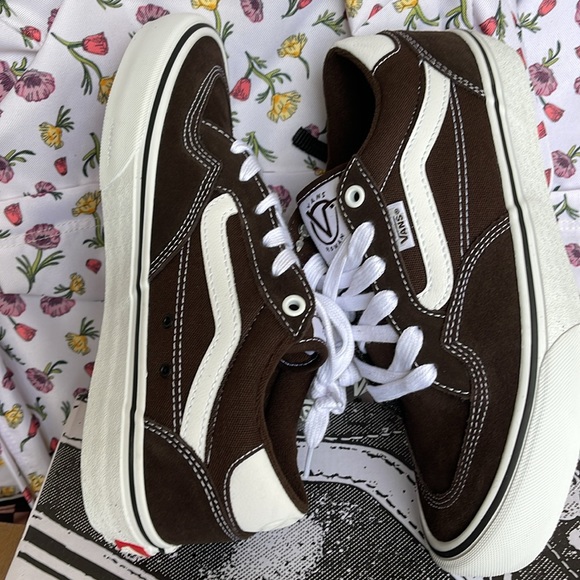 Vans Men’s Rowan
Dark Brown
VN0A5JICDRB Sneakers - Picture 12 of 16
